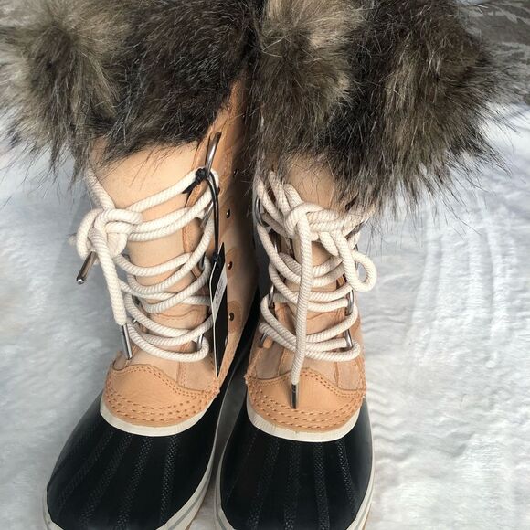 New SOREL Joan of Arctic Faux Fur Waterproof Snow Boot (Women), women size 6 - Picture 3 of 16